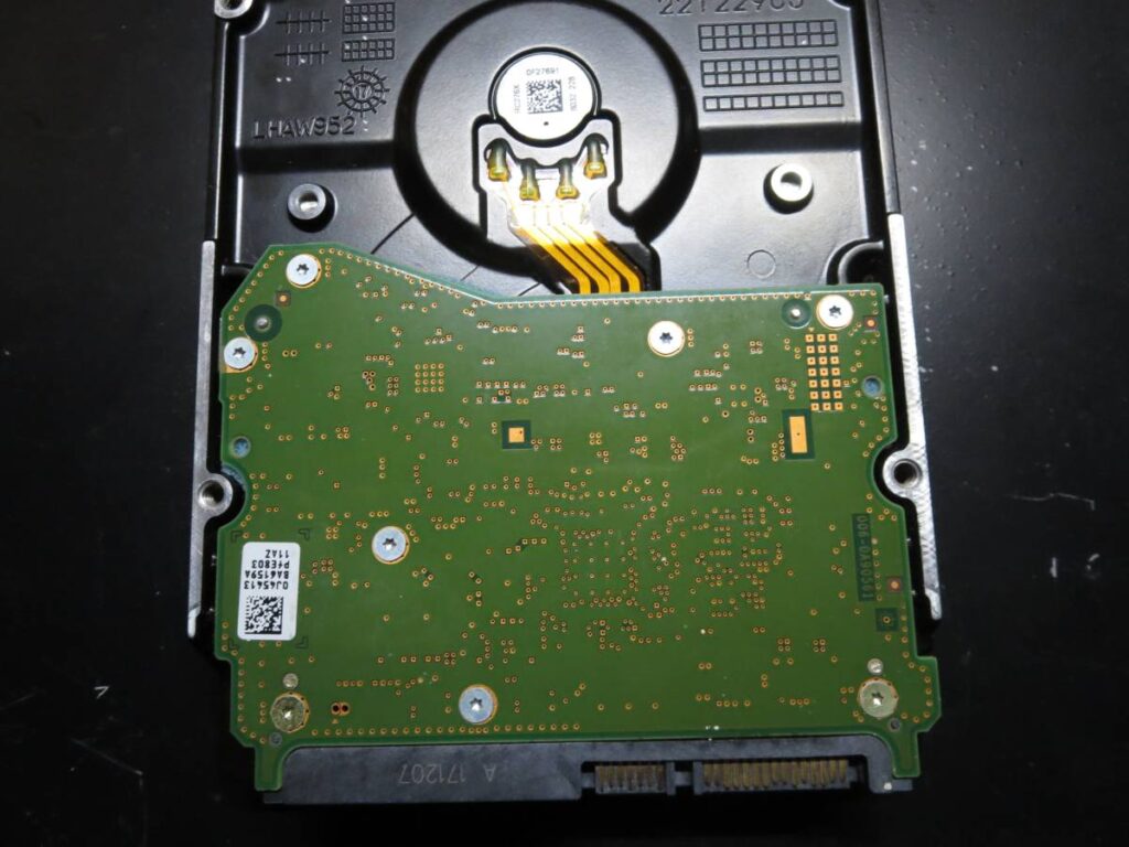 HDN721010ALE604の基板障害を現物修理してデータ復旧