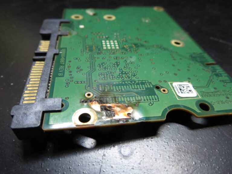 ST1000DM003 基板が焼けて煙が出た｜基板修理によるデータ復旧事例